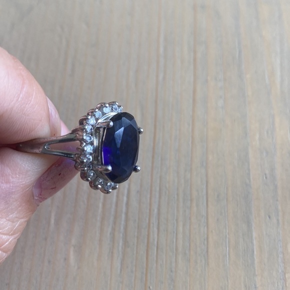 "MAJESTIC Princess" Blue Sapphire/Silvertone Ring by AVON - Picture 4 of 10